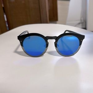 illesteva Palermo Sunglasses Black/Blur Flat Mirror